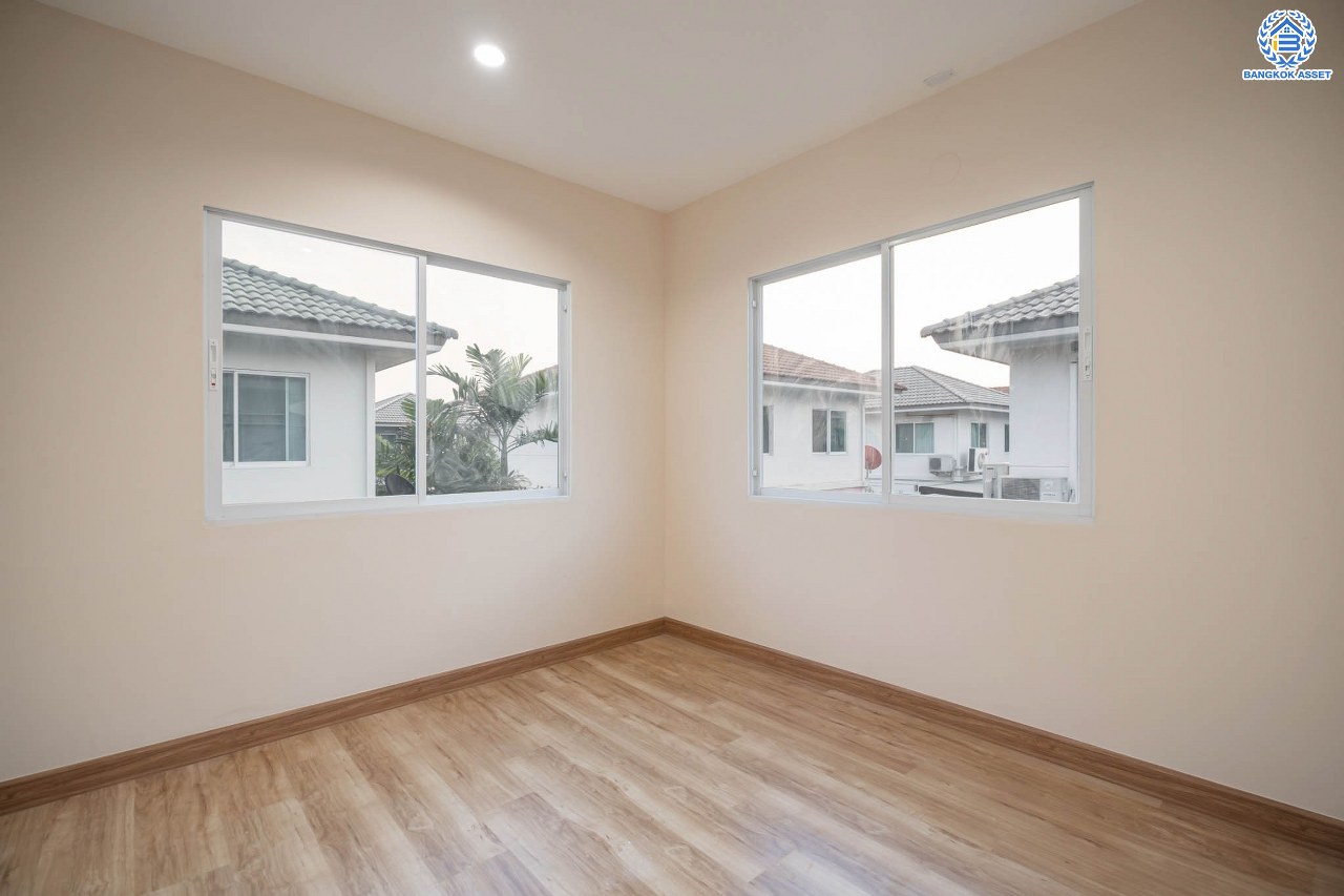 บ้านมือสองตกแต่งใหม่ สังคมคุณภาพแบรนด์ LH โครงการ อินนิซิโอ ปิ่นเกล้า-วงแหวน หลังมุม เนื้อที่ 52.5 ตร.ว. ฟังก์ชัน 3 ห้องนอน 2 ห้องน้ำ 2 ที่จอดรถ บนทำเลศักยภาพ เดินทางสะดวก เชื่อมต่อทั้งปิ่นเกล้า-ศาลายา ใกล้เซ็นทรัลเวสต์เกต รถไฟฟ้าสายสีม่วง "สถานีตลาดบางใหญ่" และทางด่วน "กาญจนาภิเษก"